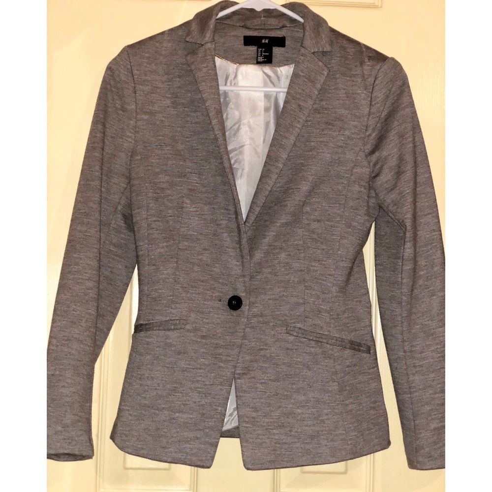 Grey button closure blazer perfect for work!